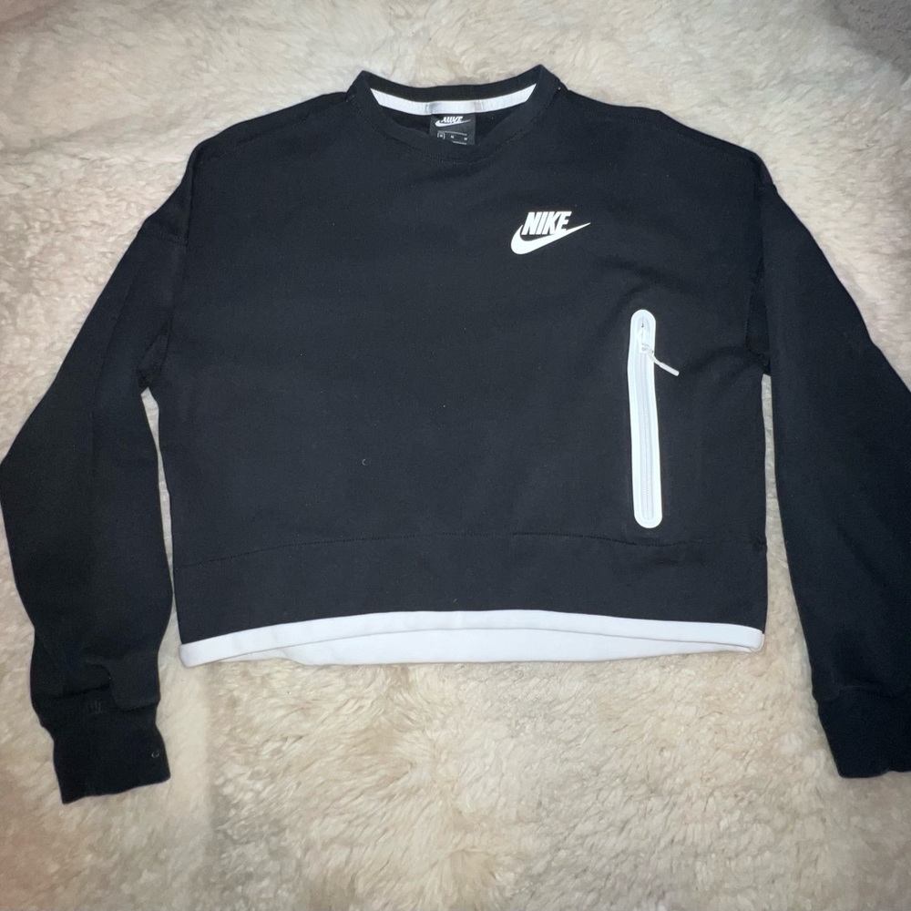 ❌SOLD❌Women’s Nike sweater